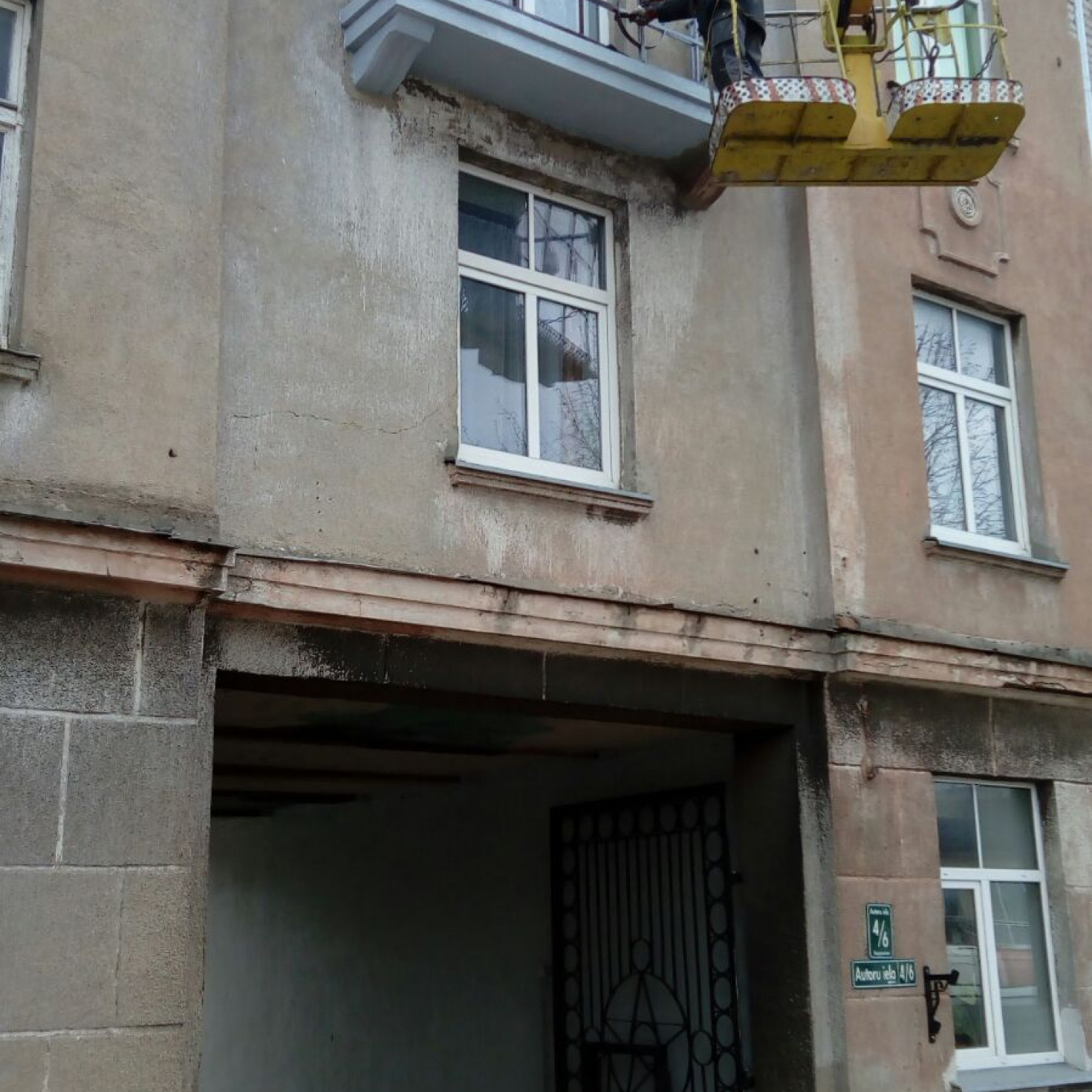Balkonu atjaunošana daudzdzīvokļu mājā Autoru ielā 4/6, Liepājā <br><br>
